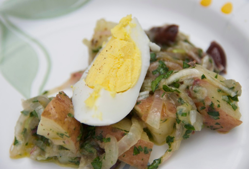 Red-skinned-potato-and-Torpedo-Onion-salad-with-a-perfectly-hard-boiled-egg
