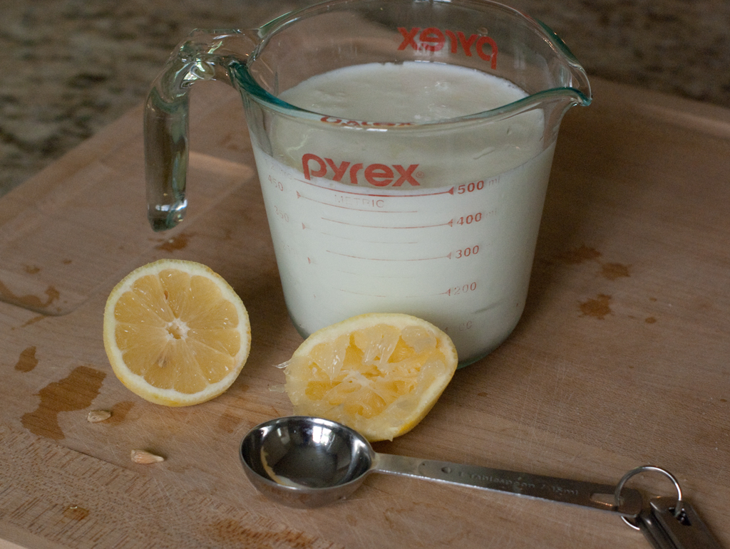 homemade-buttermilk-with-whole-milk-and-lemon-juice