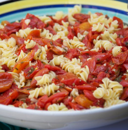 Roasted-tomatoes,-garlic-and-basil-over-fresh-pasta