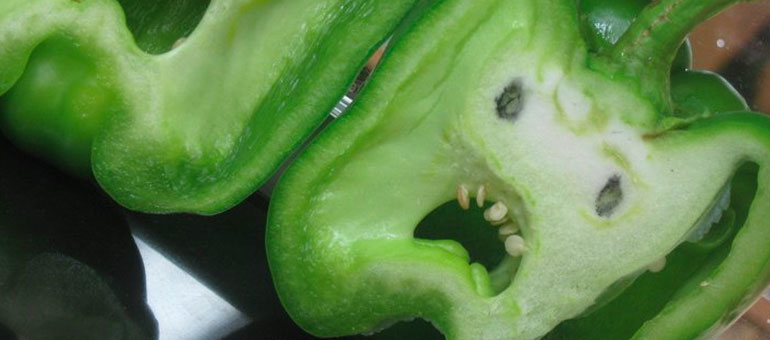 scary-face-in-bell-pepper