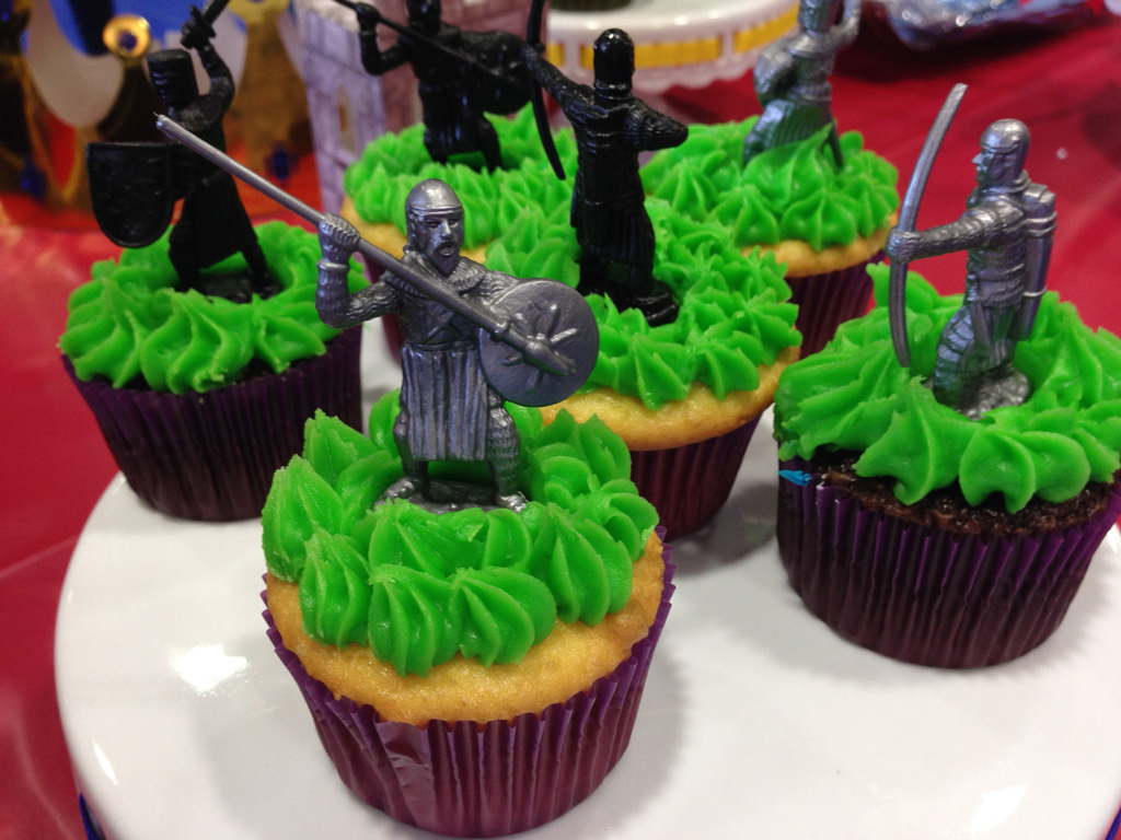 knights-in-battle-cupcakes