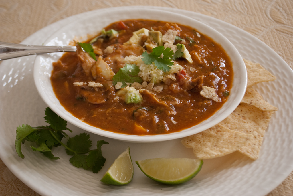 Simple-Chicken-Tortilla-soup-with-fresh-lime-juice,-cilantro-and-tortilla-chips