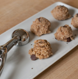 easy-almond-butter,-oatmeal-chocolate-chip-balls